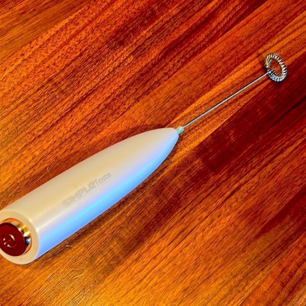 Drink Frother - Works like new - Rose Gold Button